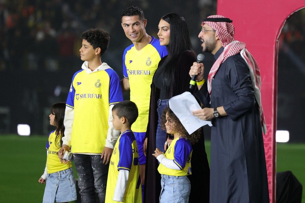 Cristiano Ronaldo és Georgina cseperedő kisgyerekeit verik az iskolatársaik Szaúd-Arábiában