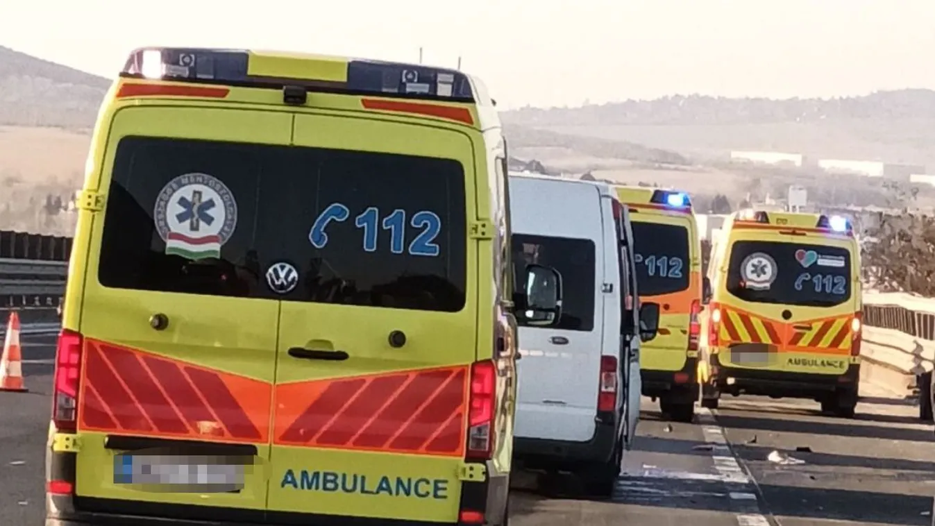 Rohantak a mentők, súlyos baleset történt az M0-son