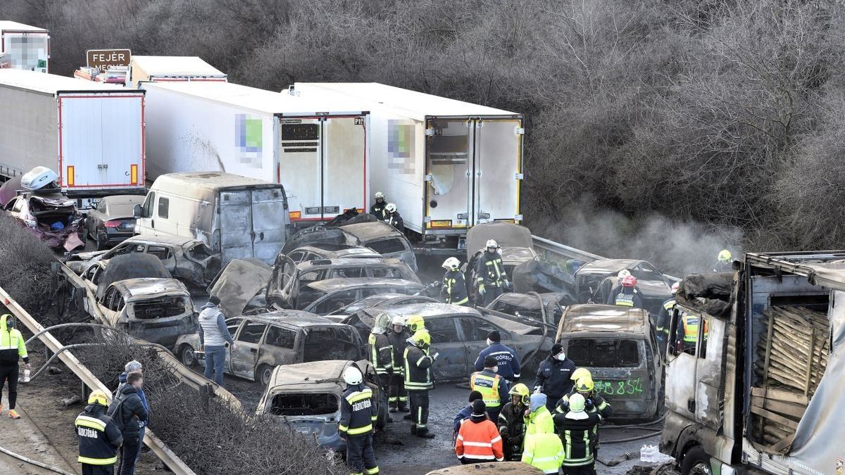 Tömegszerencsétlenség az M1-es autópályán: a lakosság segítségét kérik a rendőrök