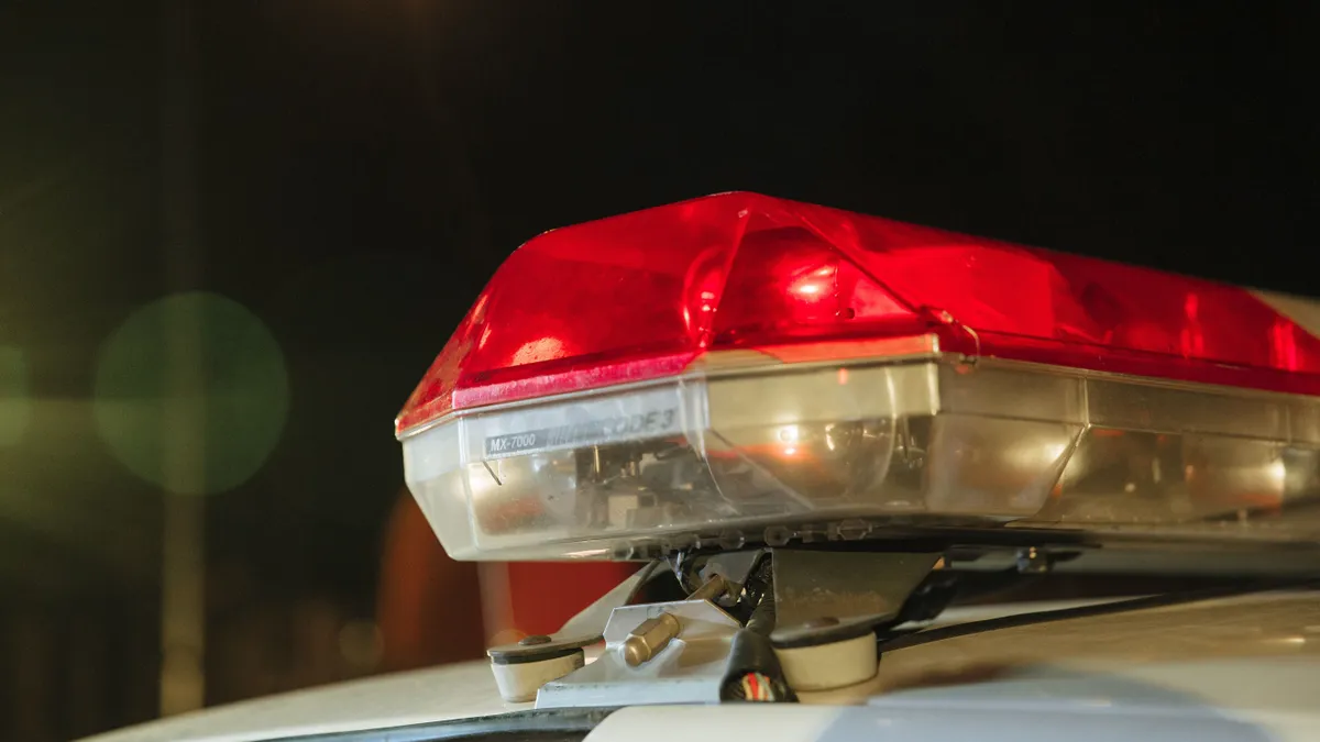 Súlyos baleset történt Magyarországon, mentők a helyszínen