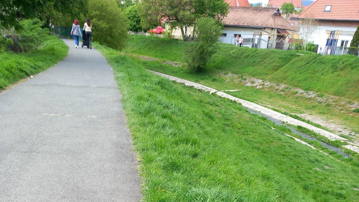 Sírva nézték végig a gyerekek, hogy anyjukat ököllel ütlegeli egy vadidegen Szentendrén