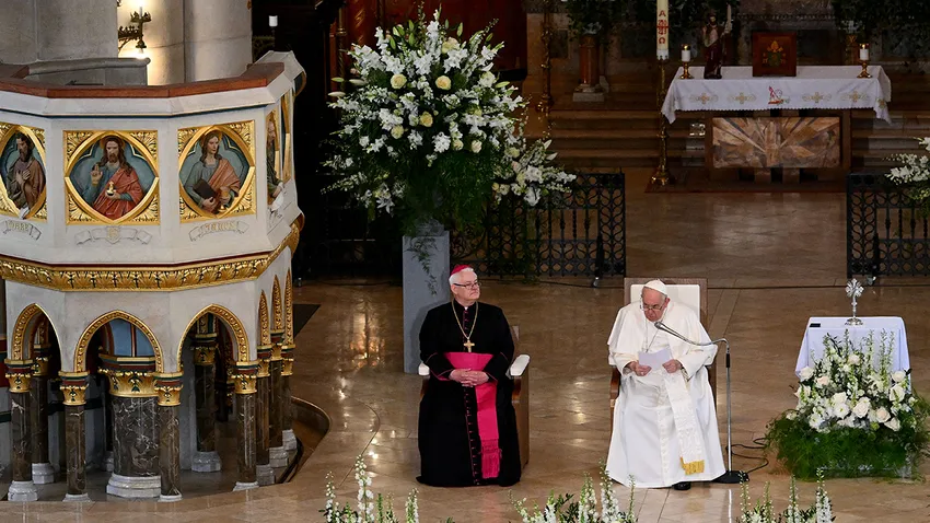 Ferenc pápa az Árpád-házi Szent Erzsébet-templomban