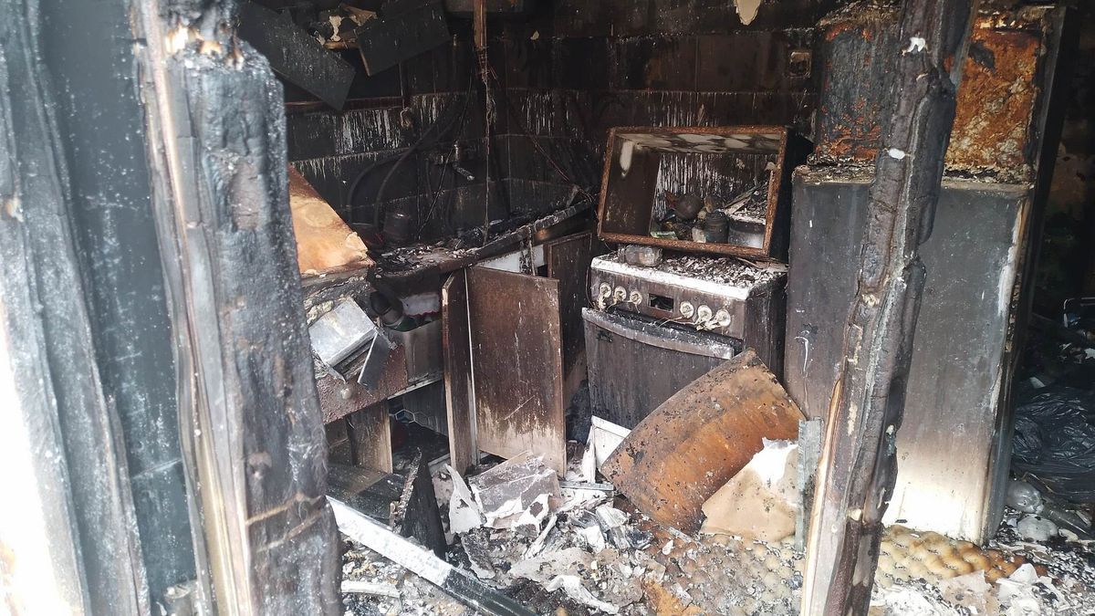 "Amikor felcsaptak a lángok, azt hittem, elájulok" - porig égett egy kisgyermekes család háza Tatabányán