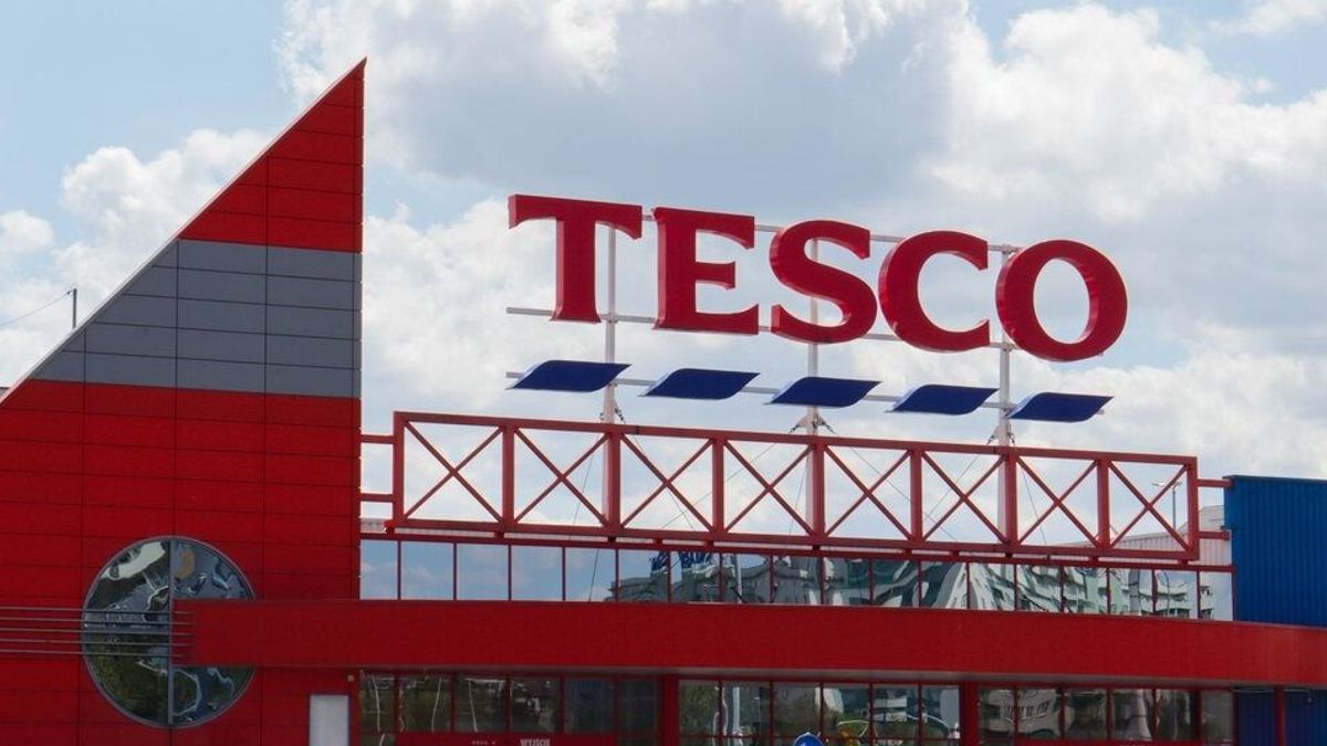 Vásárló lányok izgatták fel, undorító dolgot tett a Tesco legperverzebb vásárlója