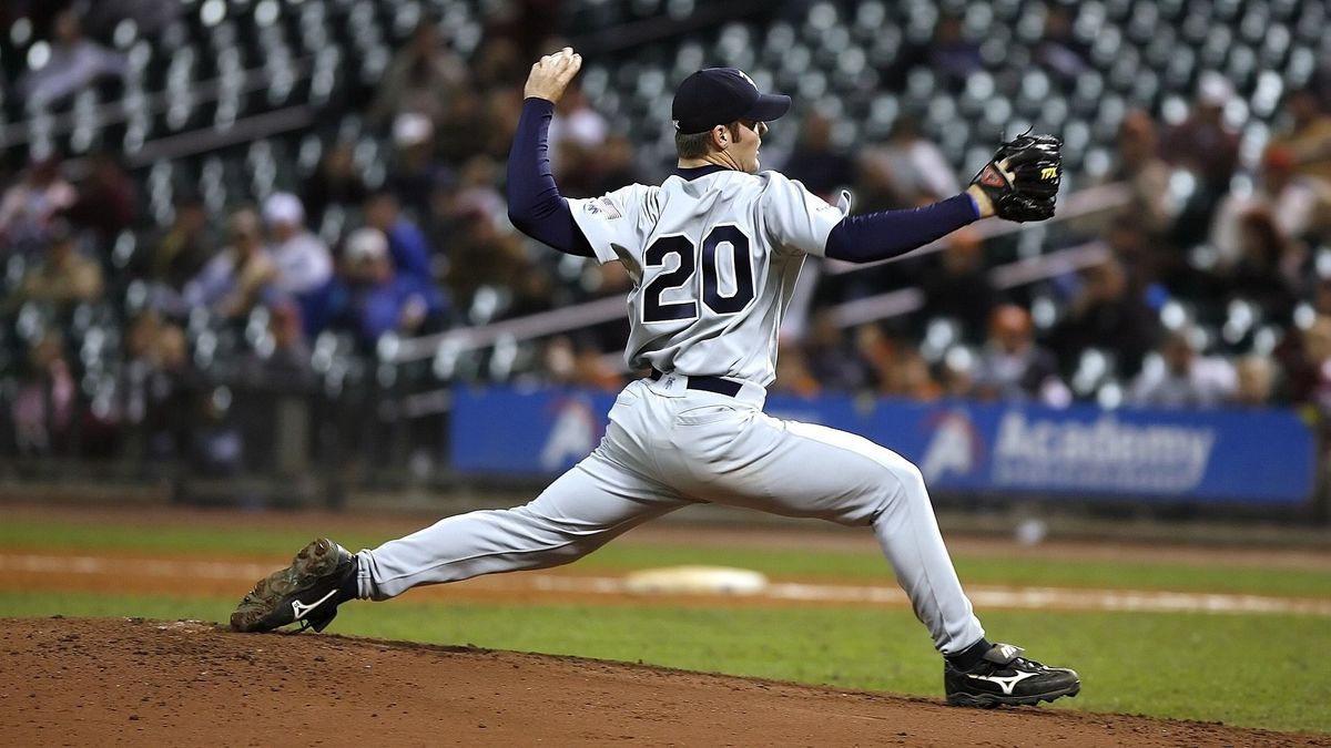 Teljes erővel dobták fejbe a baseballjátékost, azonnal kifeküdt – Videó