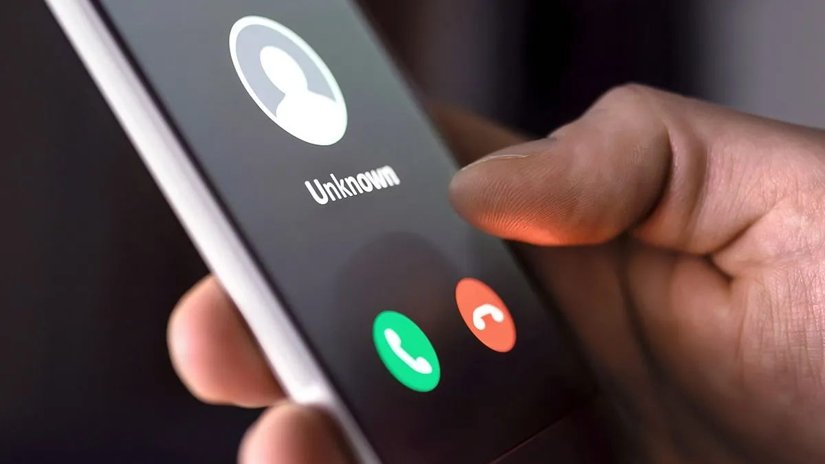 Phone,Call,From,Unknown,Number,Late,At,Night.,Scam,,Fraud