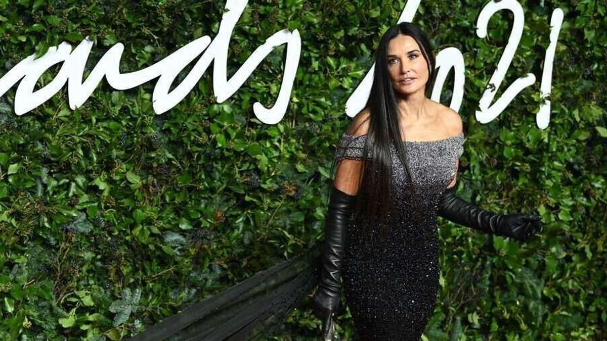 Így néz ki a 60 éves Demi Moore falatnyi bikiniben