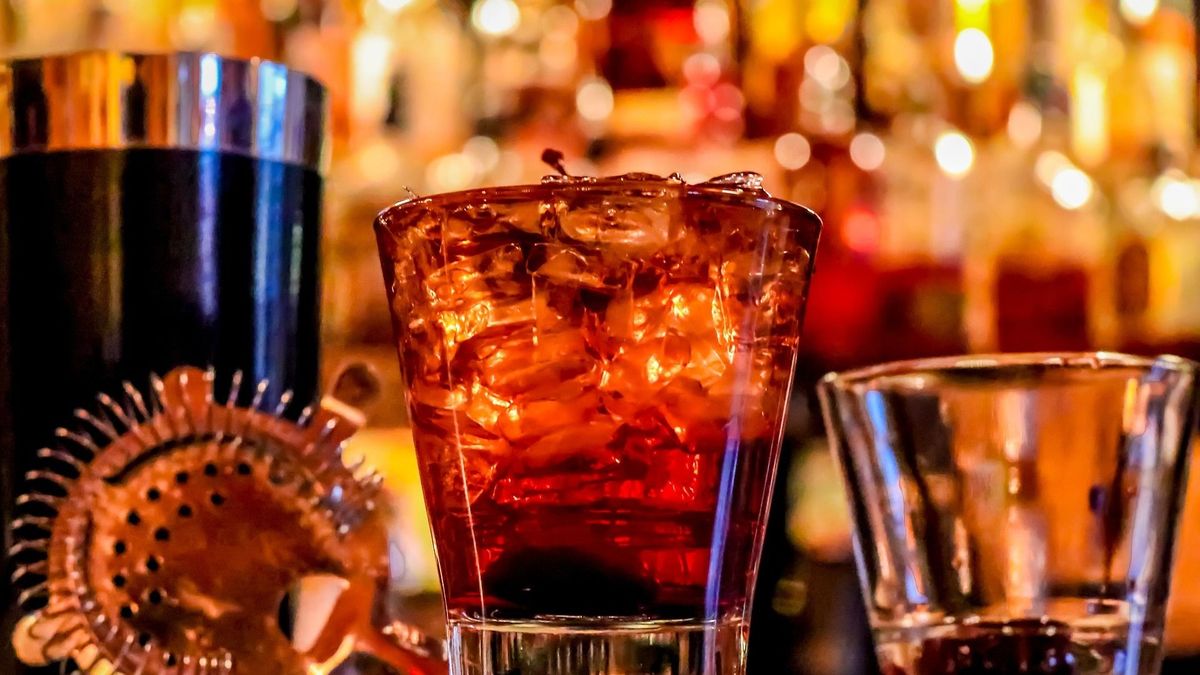 alkohol, ital, részegség, részeg, kocsma, pub, Pixabay illusztráció