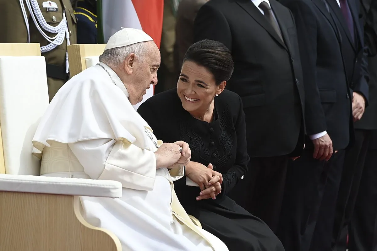NOVÁK Katalin; FERENC pápa