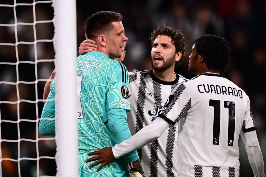 Wojciech Szczesny (balra) nagyon erős szívdobogása miatt rémült meg és lett rosszul