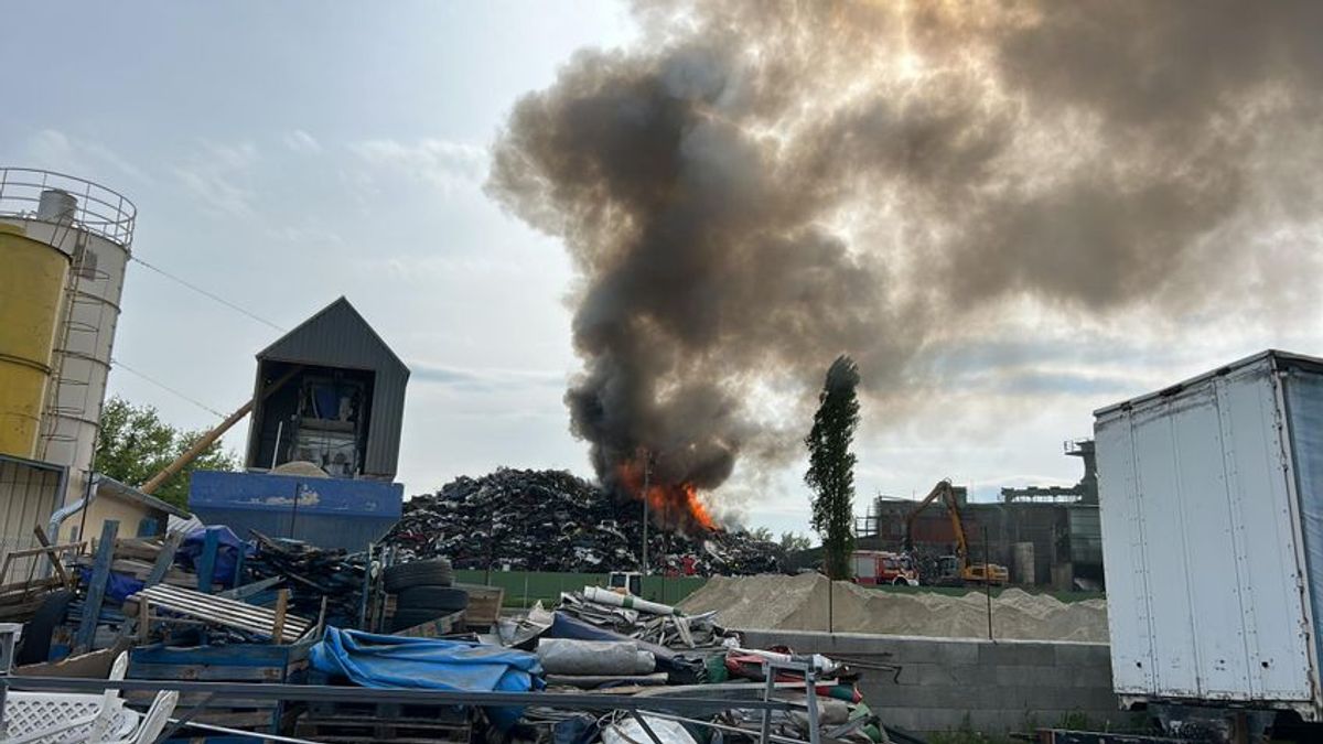 Hatalmas füst gomolyog Budapest felett - fotó