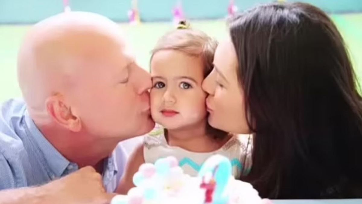 Szívszorító képek: lánya születésnapját ünnepelte a demenciával küzdő Bruce Willis
