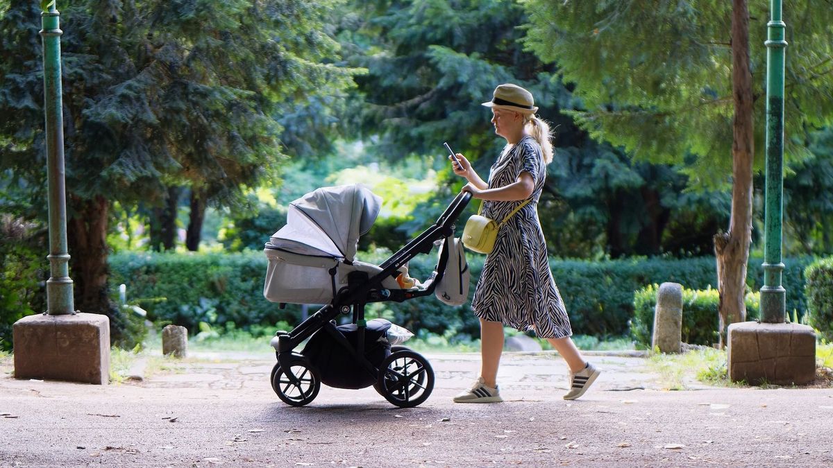 Autó elé vetette magát a hős anya, hogy megóvja 11 hónapos kislányát