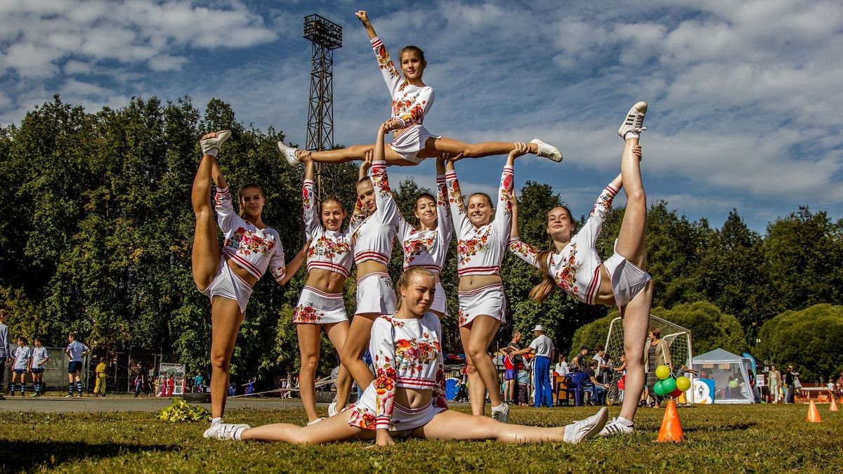 Rossz autóba szállt a pomponlány, súlyosan megsebesítette a barátnőjét a lövöldöző sofőr