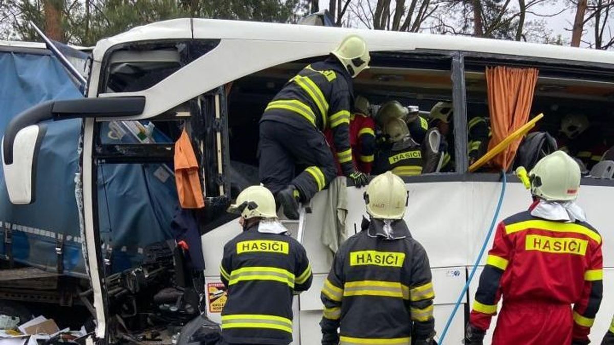 Élet és halál között lebegnek a szlovákiai buszbaleset nyugdíjas sérültjei