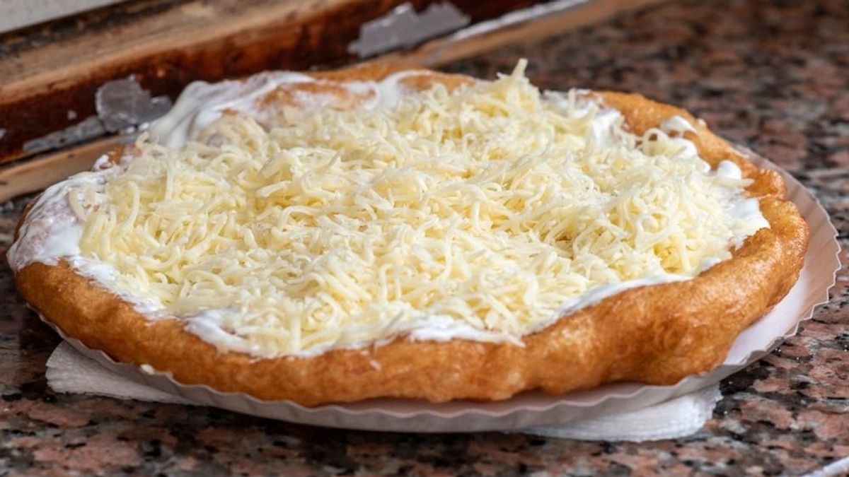 Egekben a lángos ára, íme a tökéletes otthoni recept