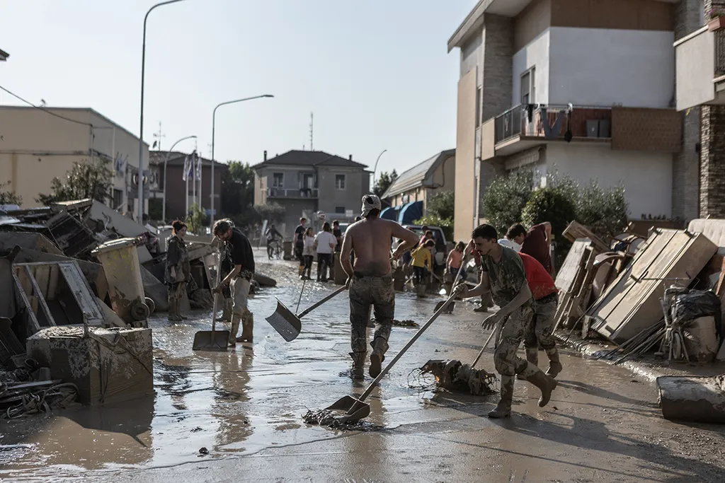 Italy's flood-ravaged region still on red alert
