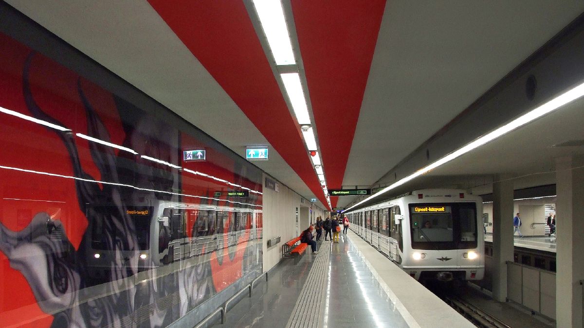 Köszönjünk el a pótló buszoktól: csaknem 6 év után ma véget ér a 3-as metró felújítása