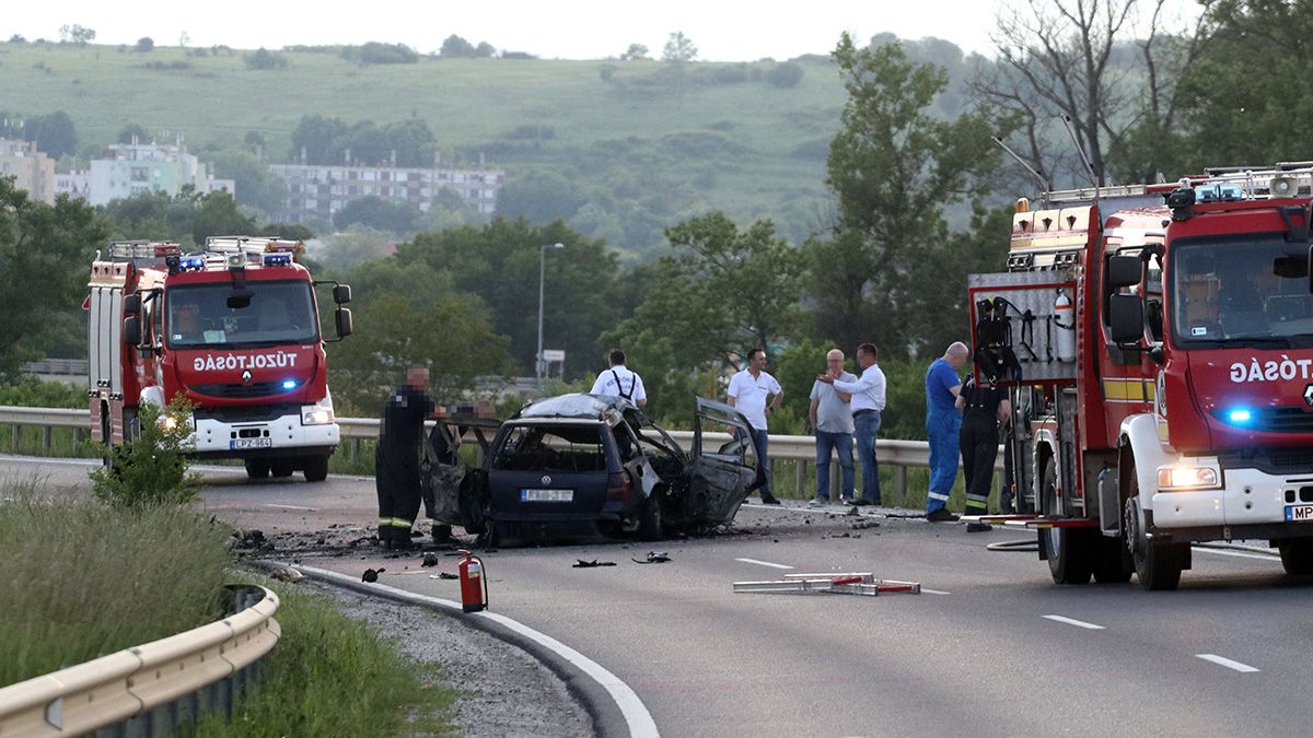 Miskolci tragédia: nagyszülők nevelik fel a két kicsi gyereket, mert a fiatal szülők bennégtek az autóban...