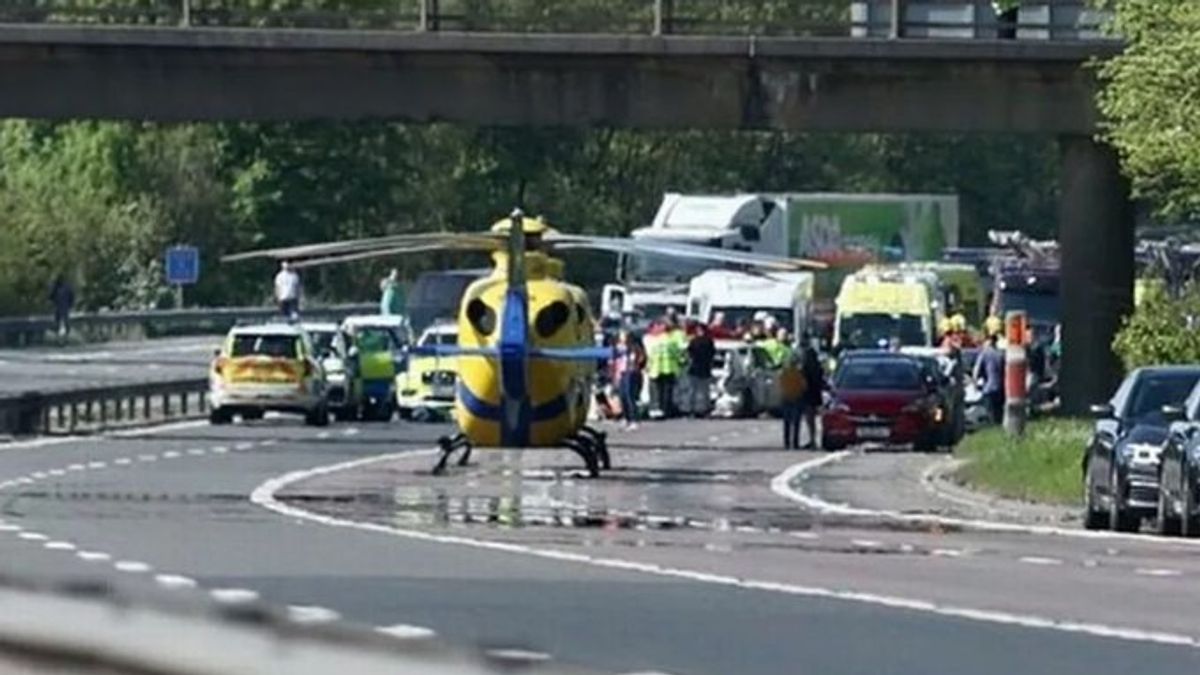 Horrorbaleset történt az autópályán: három gyereket mentőhelikopter vitt el