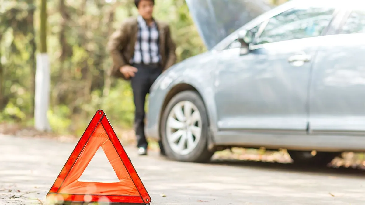 Car,With,Problems,And,A,Red,Triangle,To,Warn,Other