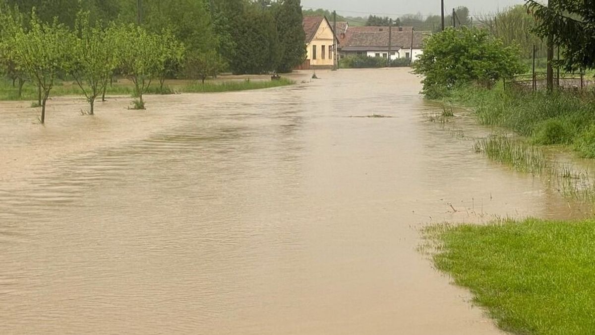 Villámárvíz pusztított Tolna vármegyében: pillanatok alatt hömpölyögni kezdett a víz az utakon