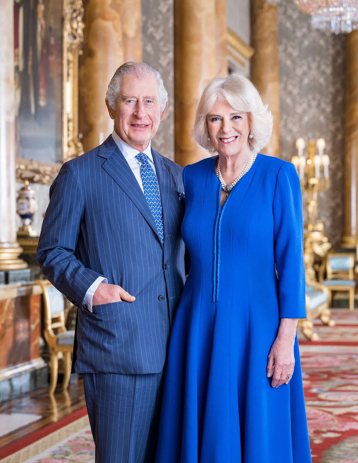 Portrait officiel du roi Charles III d'Angleterre et de la reine consort Camilla