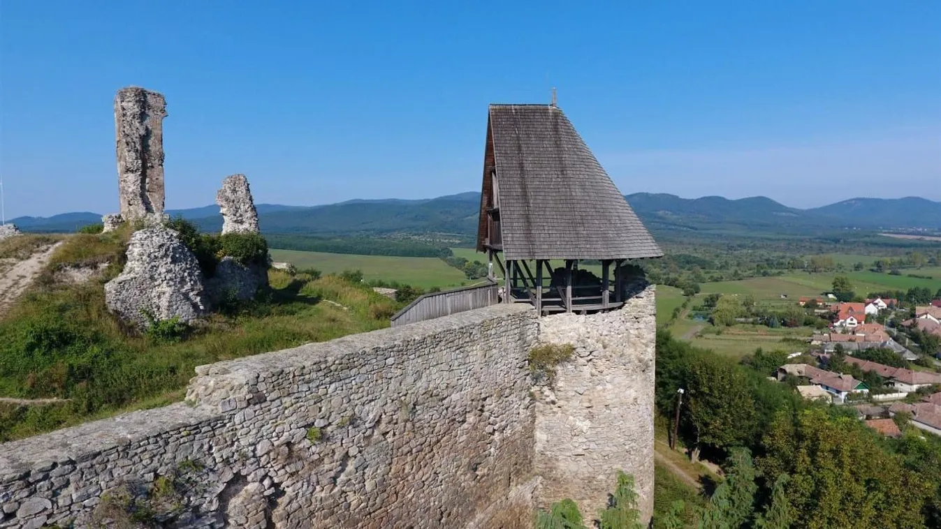 Balesetveszély miatt lezárták a Nógrádi várat