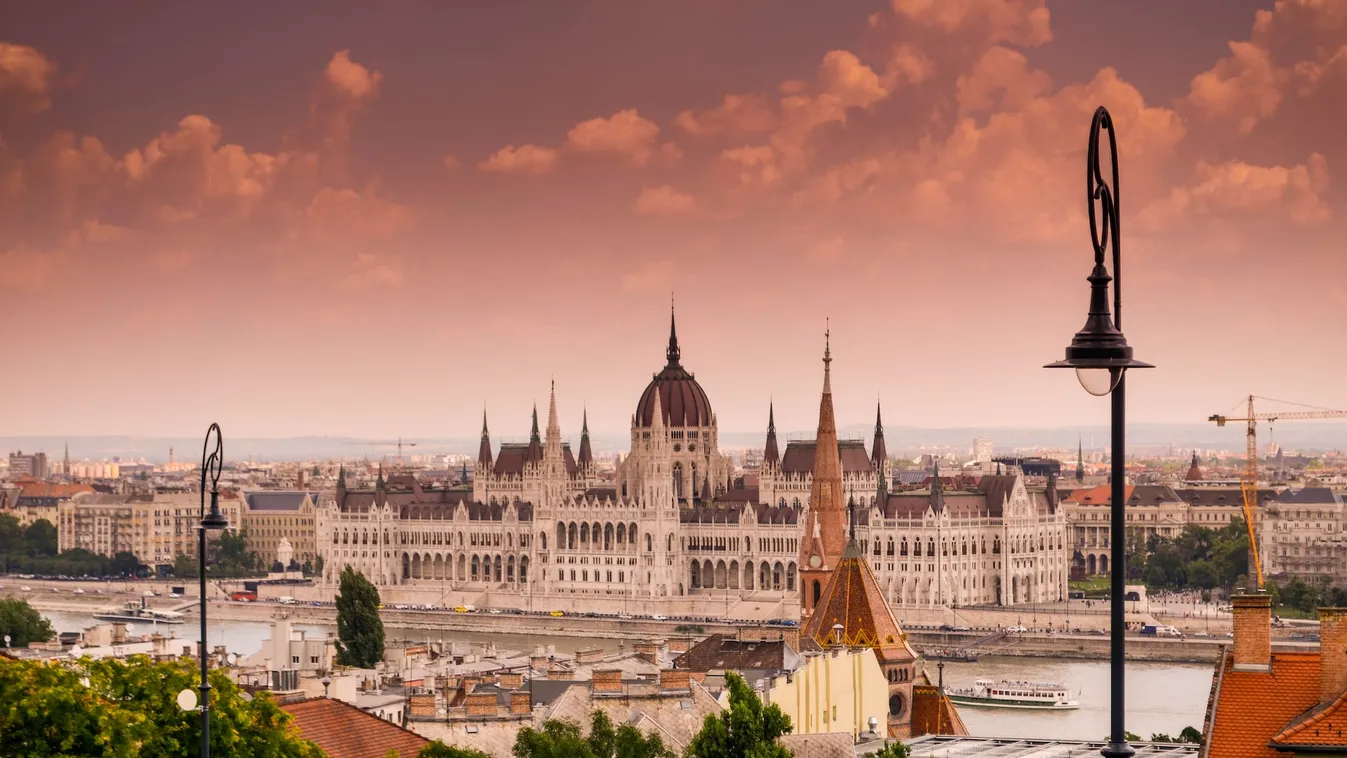 Fürdőbe, moziba is olcsóbban mehetünk ezzel a budapesti applikációval