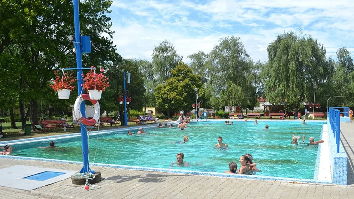 Szombaton ingyen lehet strandolni ebben a Budapest közeli termálfürdőben
