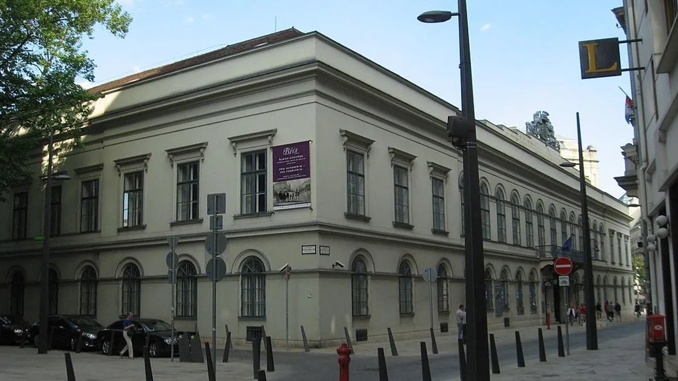 Egybenyitották a Károlyi-kertet a Petőfi Irodalmi Múzeummal