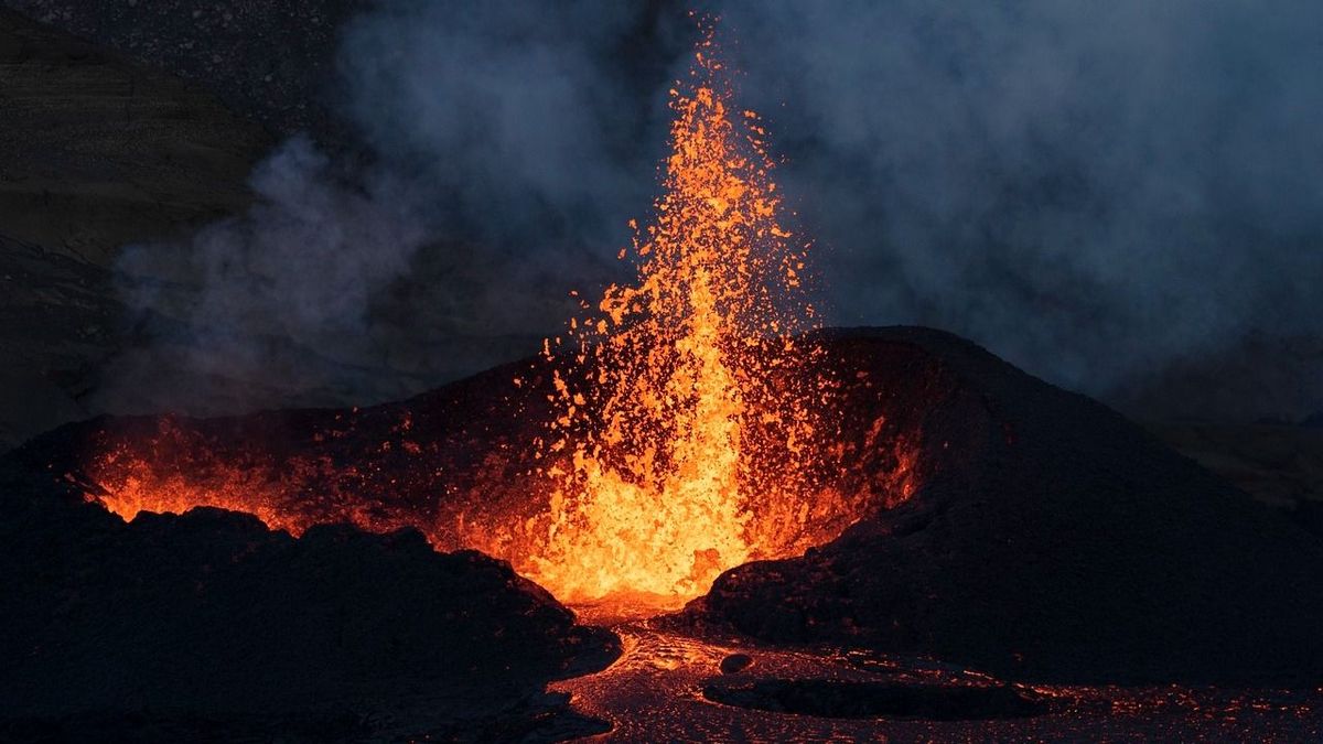 Vulkán tűzhányó kitörés sablon