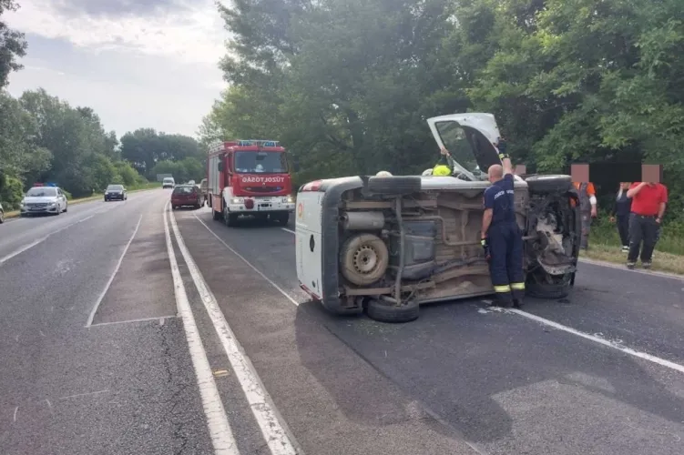 2023. június 5., baleset 6-os főút, fotó: Police.hu