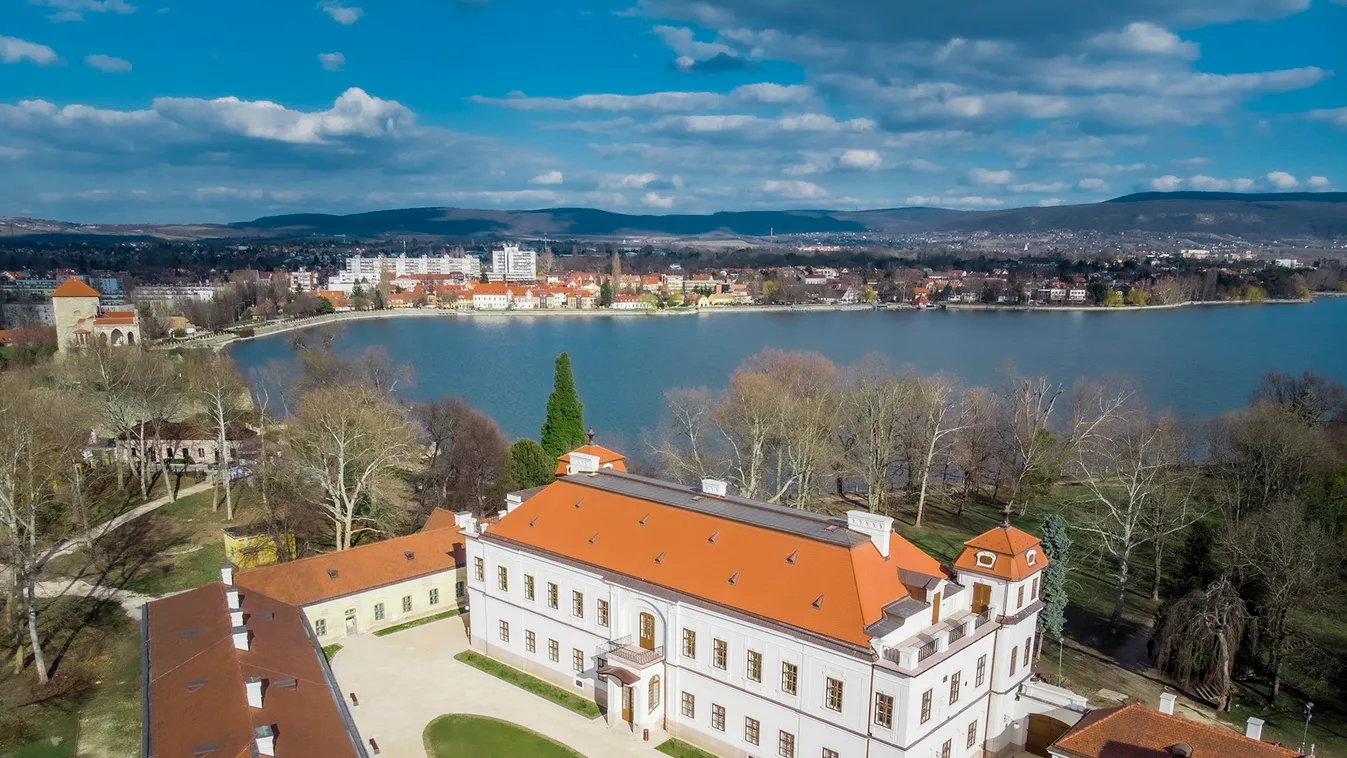 A bölcső, ami az utolsó tatai grófot ringatta - Élményvadászat Tatán a kastélyban