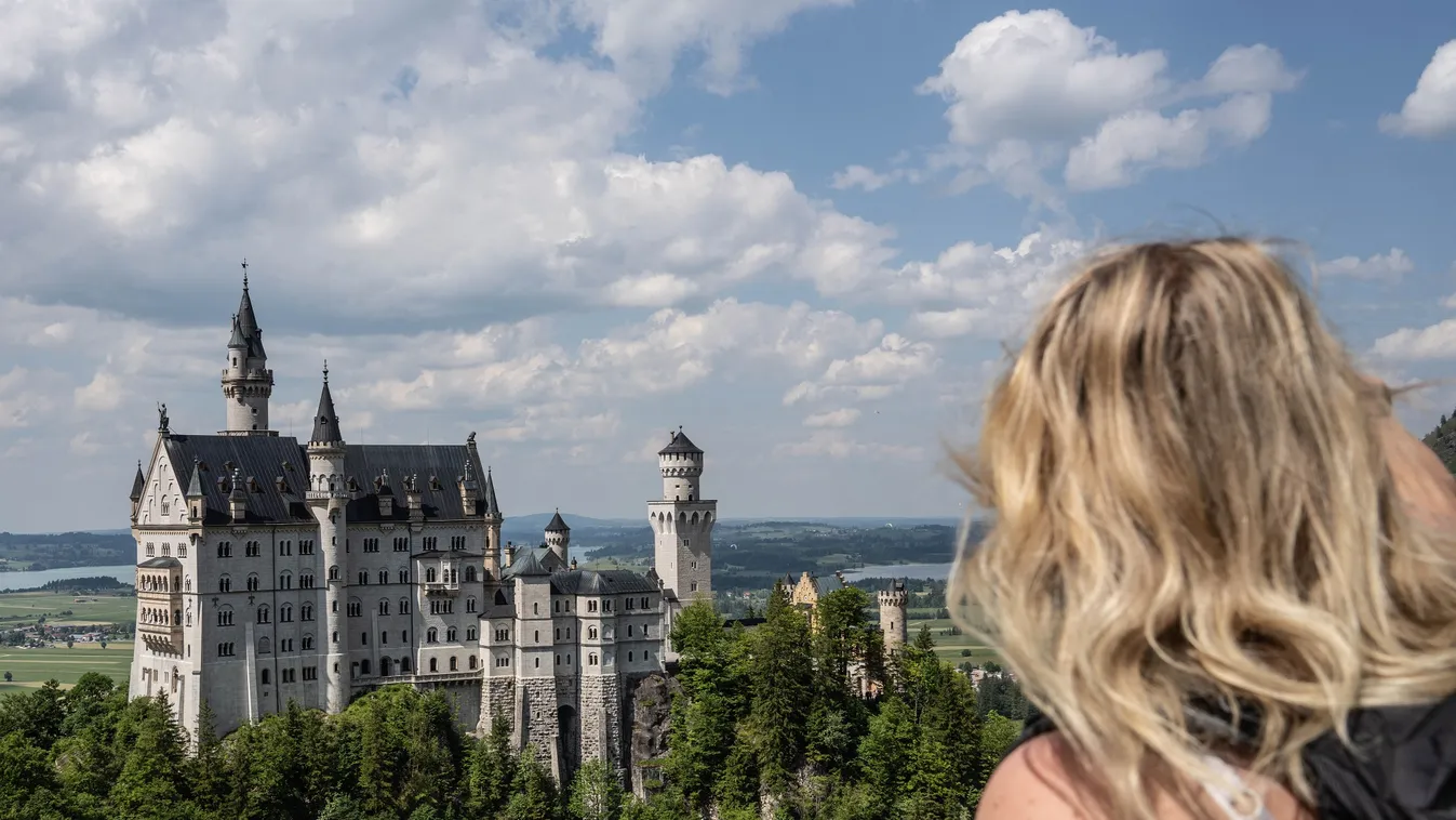 Tragédia: A mélybe löktek két turistanőt a Neuschwanstein kastélynál