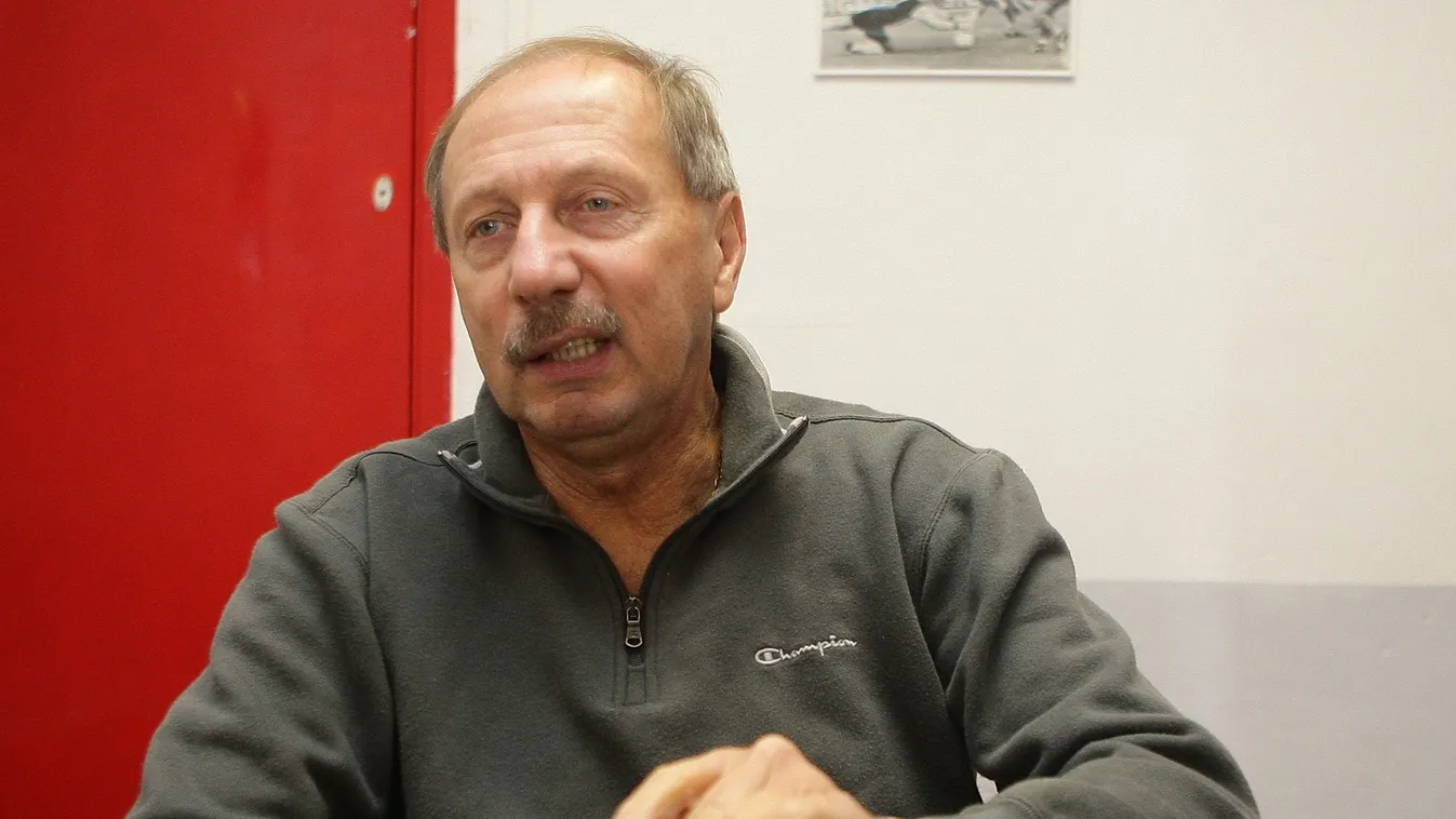 "Már borotválkozni sem tudok egyedül" - folyamatosan romlik a magyar focilegenda állapota