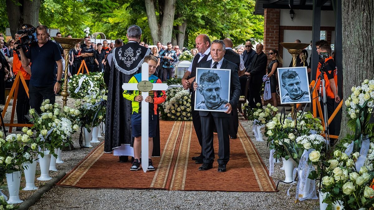 Szvoboda Bence temetése
