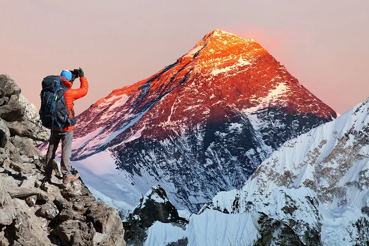 Evening,Colored,View,Of,Mount,Everest,From,Gokyo,Valley,With