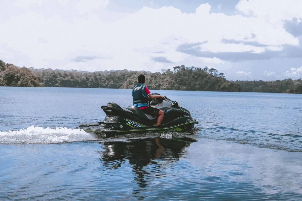 jetski baleset víz tó 