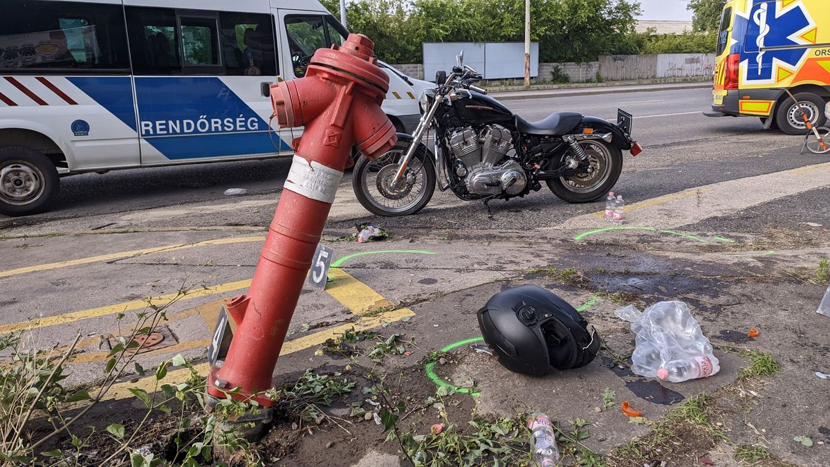 Drámai küzdelem folyt a tűzcsapnak ütköző motoros nő életéért - fotók