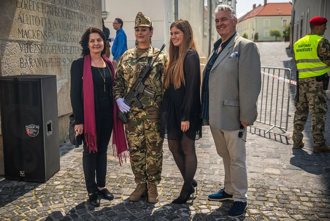 Faragó András Topy családjával