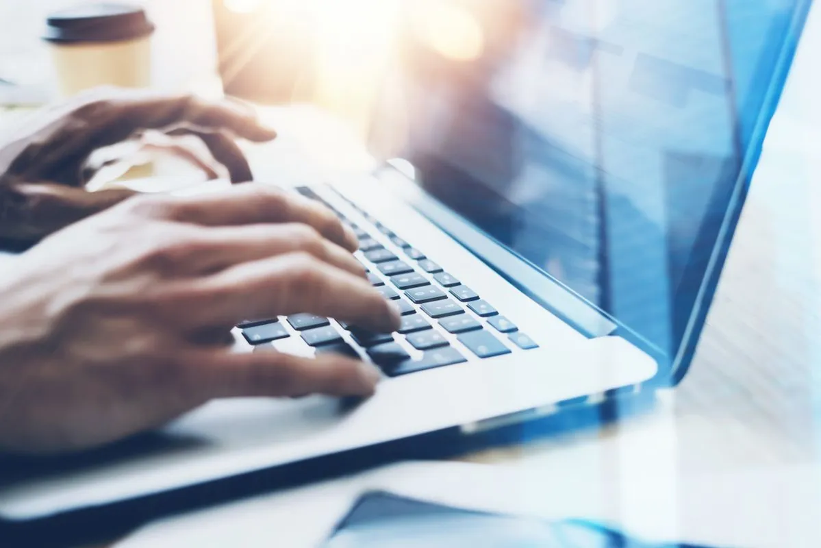 laptop, számítógép, internet, Shutterstock 621759176