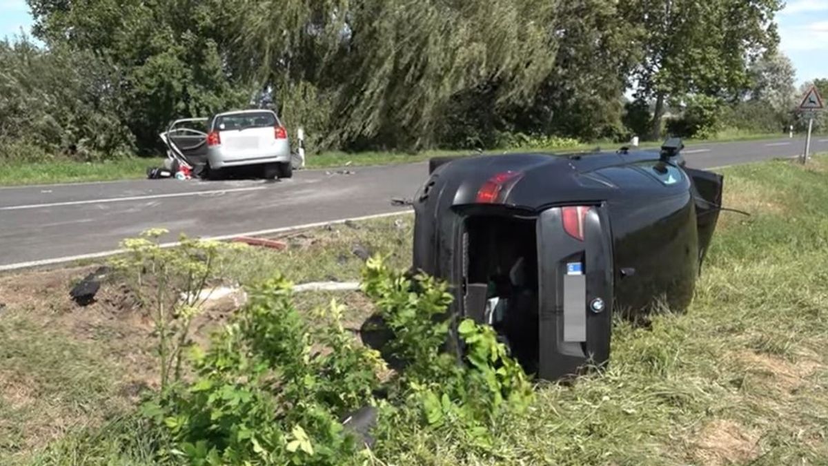 Undorító: segítségnyújtás helyett csak fotózták és videózták a Káldnál súlyosan sérült anyát és gyermekét