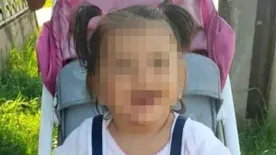 „Nem a halott gyereked ügyintézése neked az első?” – a kömlői polgármester temettette el a nevelőszülőknél meghalt Jázminkát