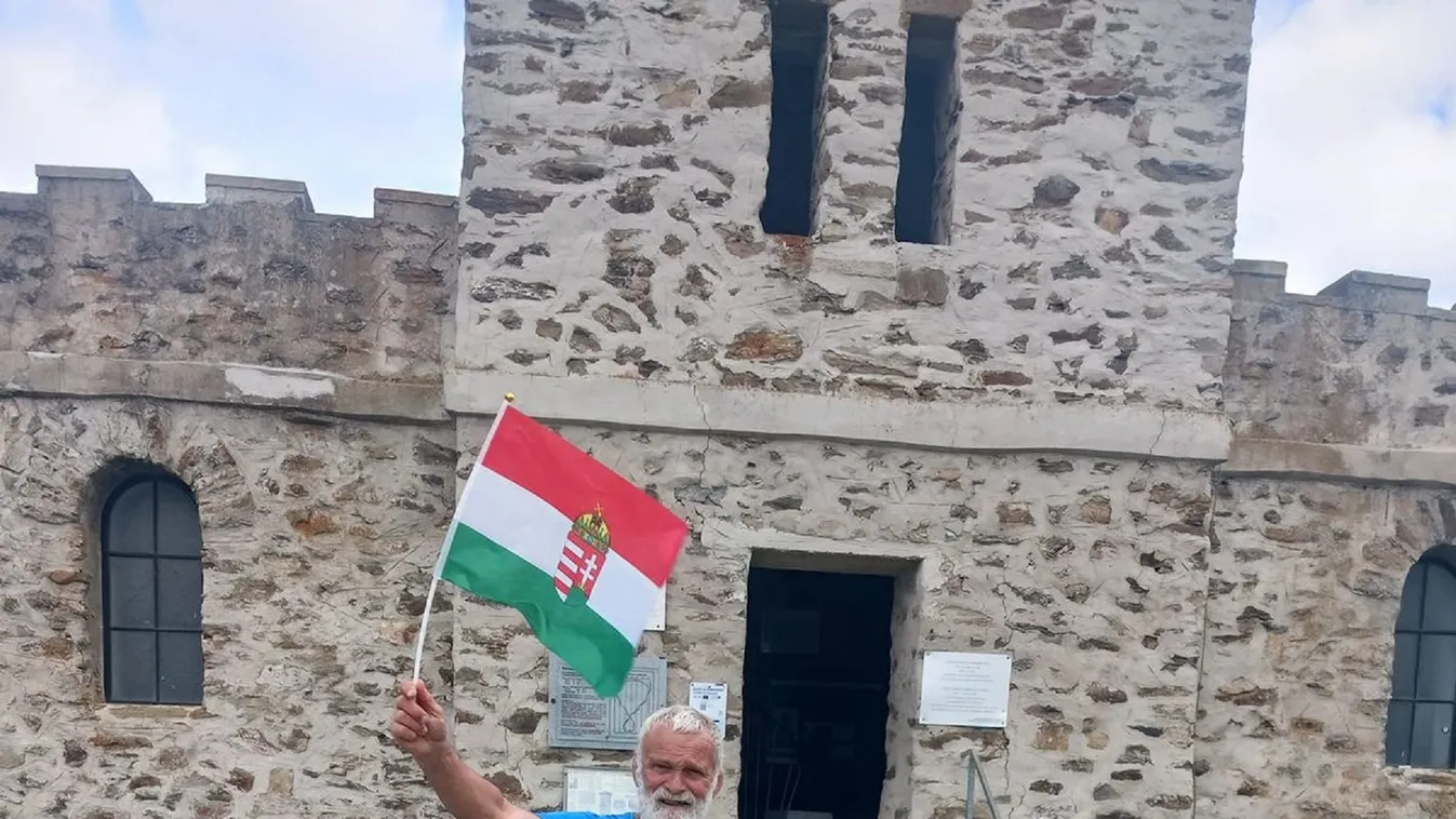 Feri bácsi és Forint, a kutya legyűrték az Országos Kéktúrát