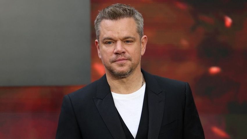 „Szörnyű volt csókolózni vele” – Matt Damon kínos helyzetbe hozta Scarlett Johanssont | BorsOnline