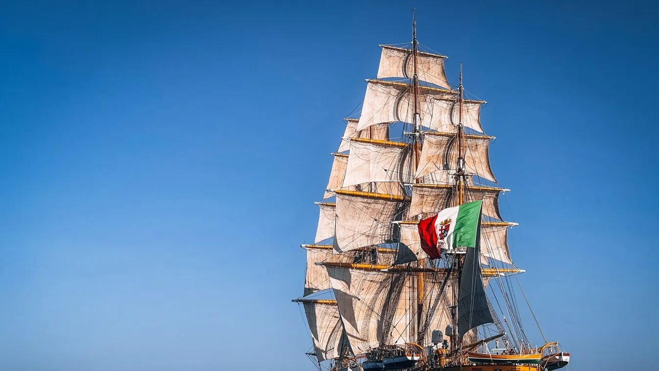 Fotók: Világkörüli útra indul az Amerigo Vespucci hajó