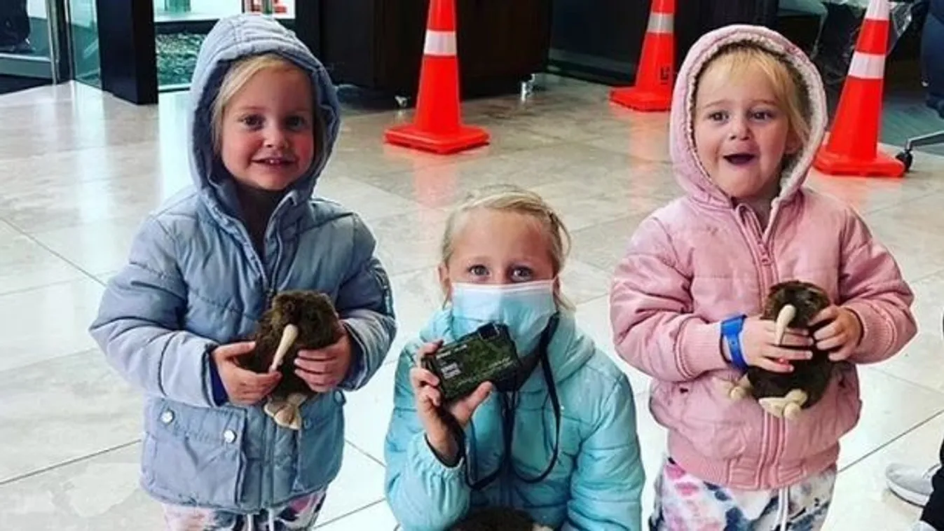 Azt mondta a lányainak nyakláncot készítenek, majd megfojtotta őket a takarójukkal