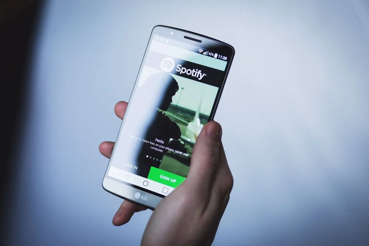 Spotify, zenehallgatás, okostelefon, mobiltelefon, zene, fotó: Pixabay