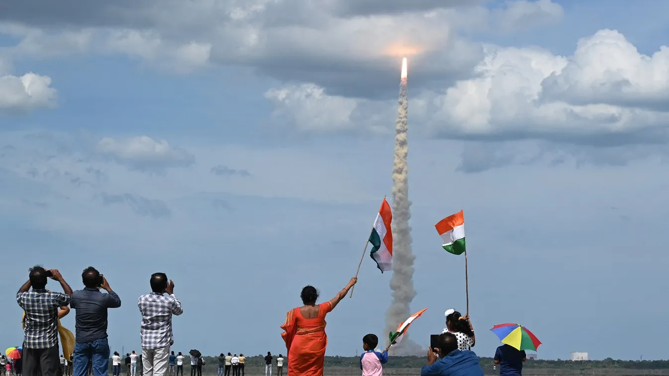 Videó: India sikeresen kilőtte űrszondáját a Holdra
